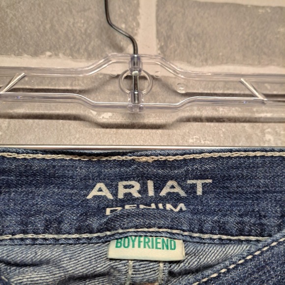 Ariat Denim Boyfriend Shorts Women's 32R Blue Embroidered Aztec Pockets Western - Picture 6 of 15